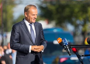 Tusk wbija „szpilę” PiS-owi. „Kaczyński też pił”