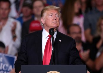 Trump podgrzewa emocje? „Nie odwołałem ataku na Iran”