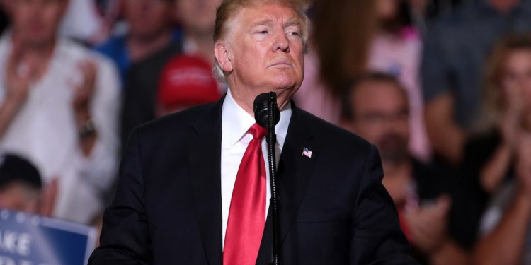 Trump podgrzewa emocje? „Nie odwołałem ataku na Iran”