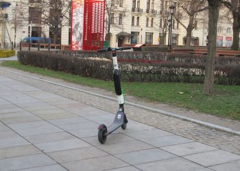Elektryczna hulajnoga wybuchła na balkonie w Warszawie