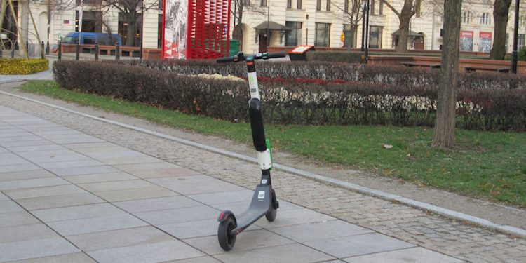 Elektryczna hulajnoga wybuchła na balkonie w Warszawie