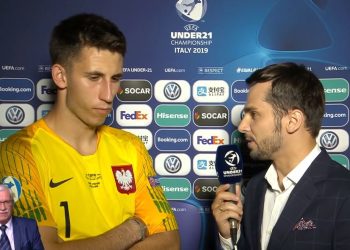 Kamil Grabara rozchwytywany! Kluby biją się o Polaka