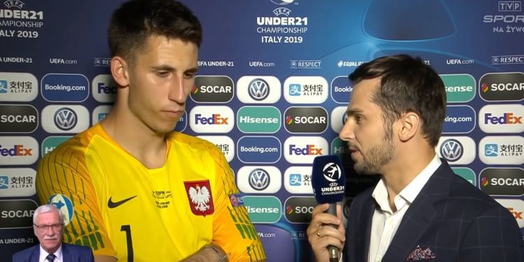 Kamil Grabara rozchwytywany! Kluby biją się o Polaka