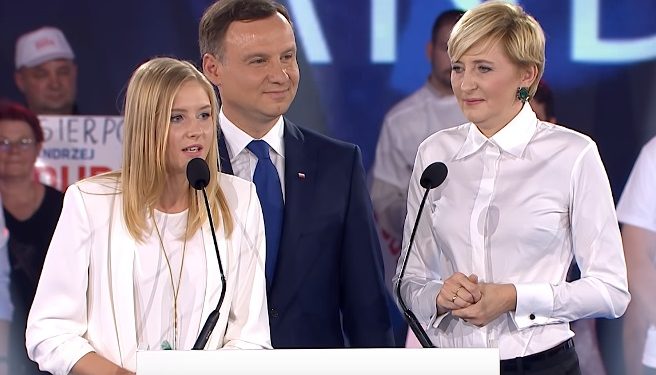 Kinga Duda w Białym Domu. Media komentują jej kreację [FOTO]