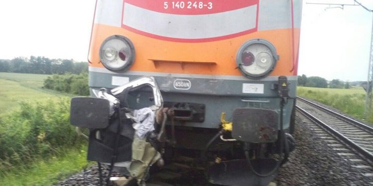 Nowa Wieś Kącka: Tragedia na przejeździe kolejowym. Nie żyje pięć osób