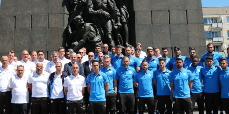 Reprezentacja Izraela już w Warszawie. Oddali hołd bohaterom