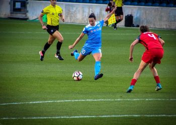 „Piłkarki zarabiają wielokrotnie mniej niż piłkarze”. Sylwia Spurek: Czas to zmienić