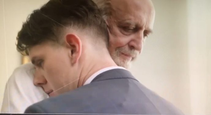 Vega znów szokuje. W filmie będą Macierewicz i Misiewicz?