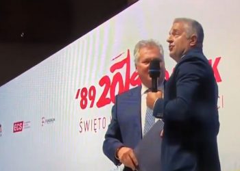 Władysław Frasyniuk z Kwaśniewskim na scenie. „We free people!”