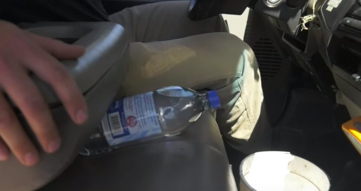 Butelka z wodą w samochodzie wywoła pożar! [WIDEO]