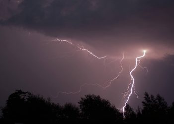 Kolejny alert. RCB ostrzega przed burzami z gradem