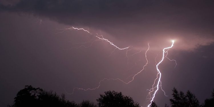 Kolejny alert. RCB ostrzega przed burzami z gradem