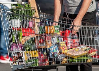 Zakaz handlu w niedziele zagrożony? Eksperci: Sztuczna inteligencja może w tym pomóc