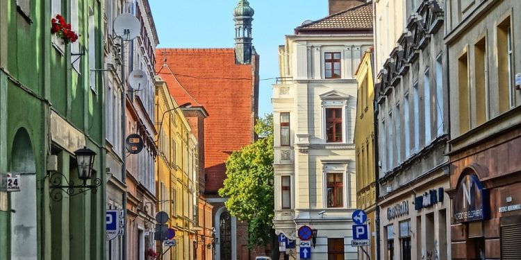 Bydgoszcz: Wysoka temperatura wygięła tory tramwajowe
