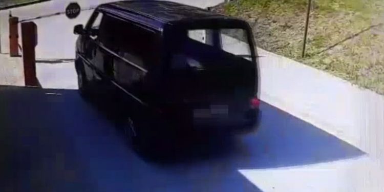 Karawan jechał wężykiem. Kierowca był zupełnie pijany