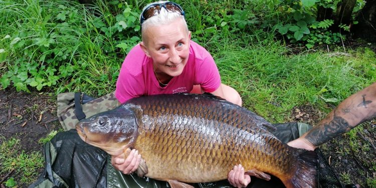 Złowiła karpia ważącego ponad 31 kg. Padł rekord Polski