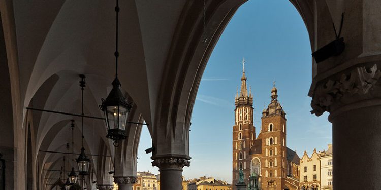 Kościół poprawił notowania wśród Polaków. Sondaż CBOS