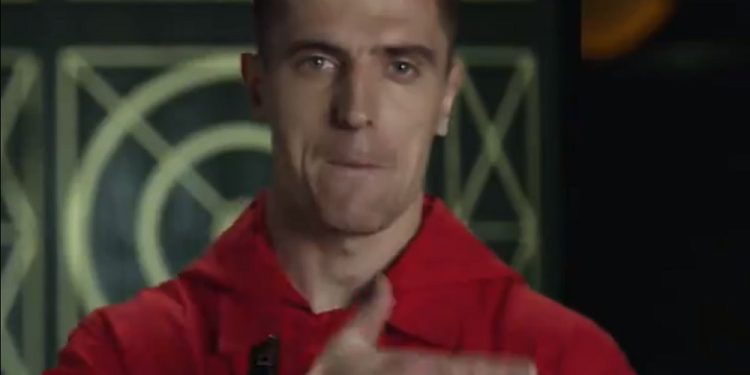 „Dom z Papieru”: Krzysztof Piątek w reklamie kolejnego sezonu!