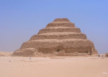 Do czego służył rów wokół najstarszej piramidy w Egipcie? Polski naukowiec przedstawił hipotezę