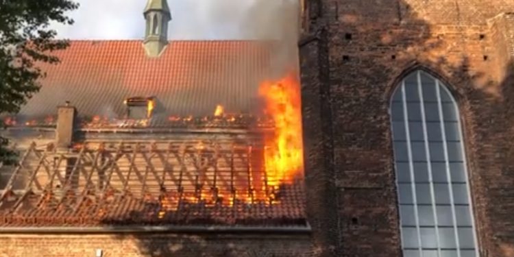 Pożar kościoła w Gdańsku. W sieci pojawiło się nagranie