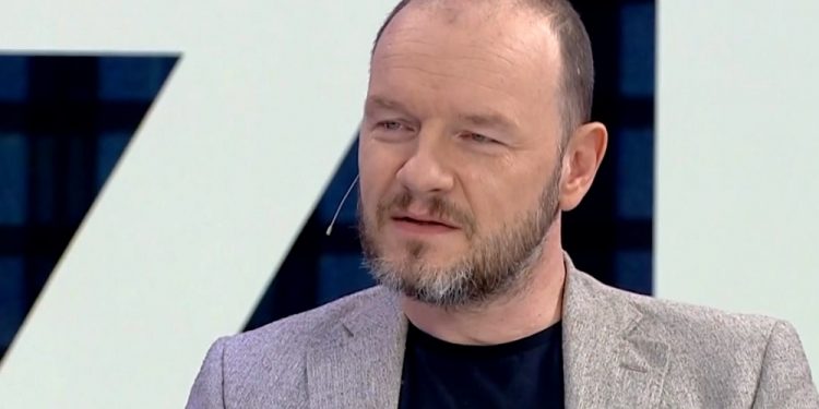 Eurodeputowani PO nie podali ręki premierowi. Dosadny komentarz aktora