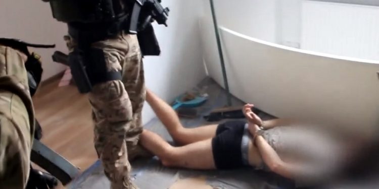 Mrowiny: Policja ujawnia nagranie z zatrzymania podejrzanego ws. zabójstwa 10-latki