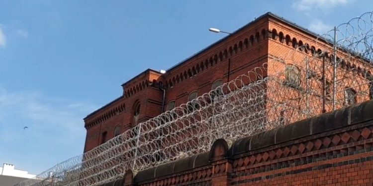 Strażnik więzienny o „przywitaniu” Jakuba A. „Dla nas to trudny okres”