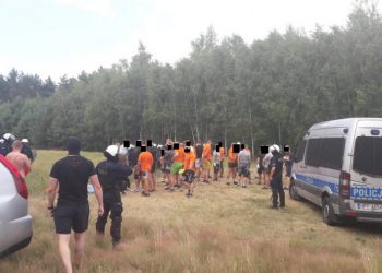 Ustawka pseudokibiców powstrzymana przez policję