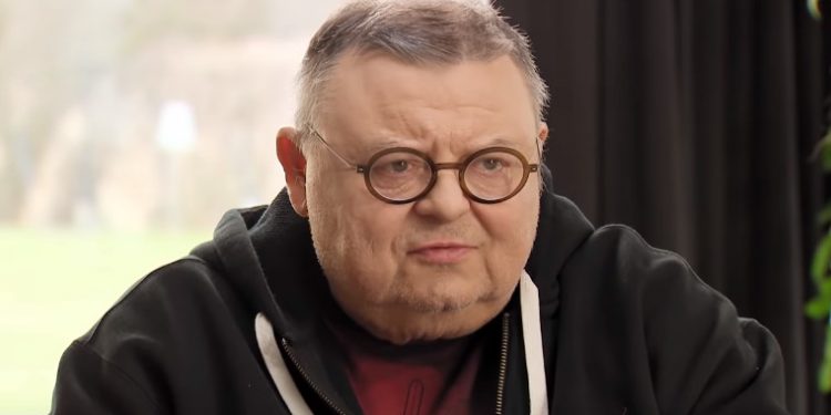 Wojciech Mann porównał premiera do neandertalczyka