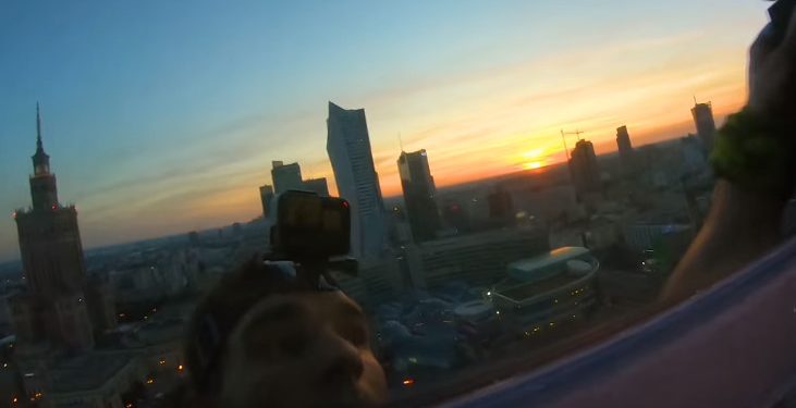 Wspiął się na Marriott. Banot udostępnił nagranie [WIDEO]