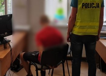 Chciał okraść sklep, ale przez pomyłkę włamał się na teren komisariatu. Zauważył go dyżurny