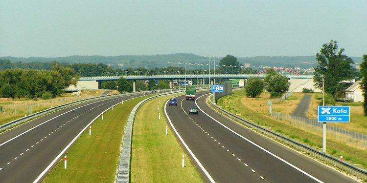 Nowe oznakowanie na polskich drogach. Ułatwi życie kierowcom