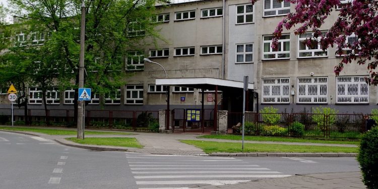 Skandaliczne słowa senatora PiS. Dzieciom, które nie dostały się do szkoły radzi… wyjazd za granicę!