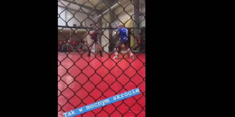Akop Szostak zaprosił hejtera na sparing. Stoczyli walkę [WIDEO]