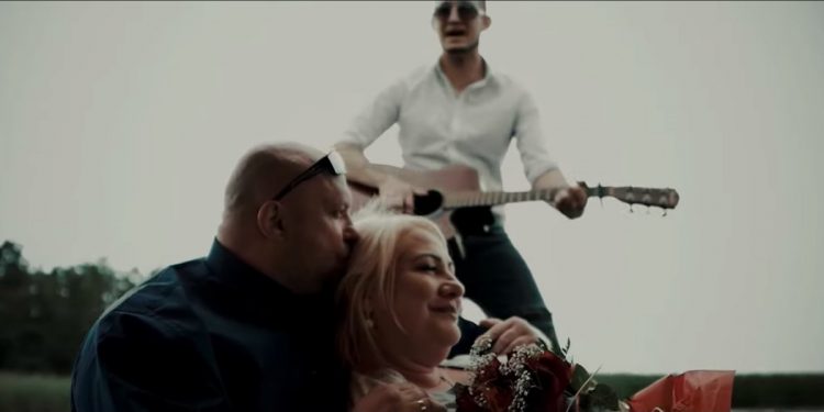 Po 19 latach wyszedł z więzienia. Teraz Arkadiusz Kraska wystąpił w teledysku disco polo [WIDEO]