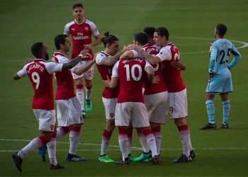 Ozil zaatakowany przez nożowników. Bronił go Kolasinac