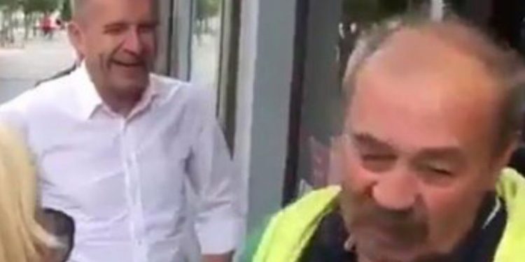 Arłukowicz rozmawiał z wyborcą. Dziennikarz zdumiony