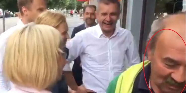 Bartosz Arłukowicz spotkał się z wyborcą. „Niech pan mnie nie denerwuje”