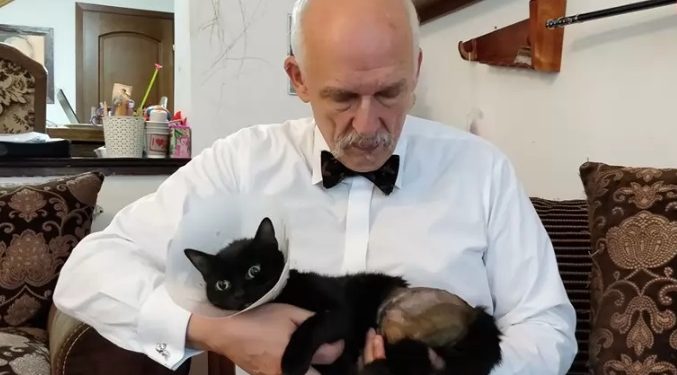 Janusz Korwin-Mikke mógł stracić kota. Na ratunek ruszył Odi