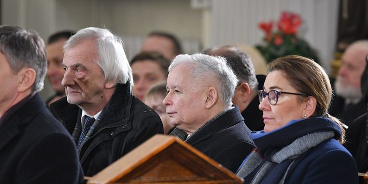 Wojna w PiS? „SE”: „Trwa walka o miejsca na listach”