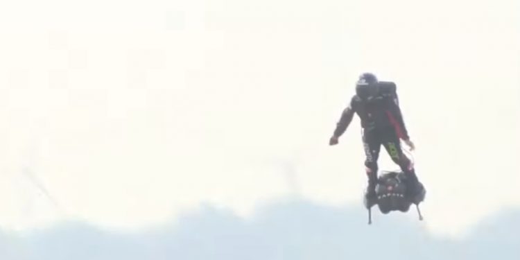 Próbował przelecieć nad kanałem La Manche. Spadł do wody