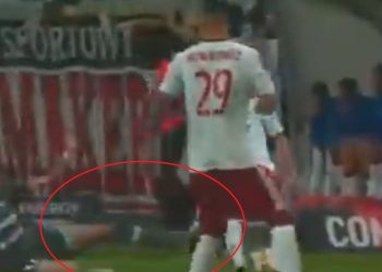 Brutalny faul piłkarza Lechii Gdańsk. Zawodnik wyleciał z boiska [WIDEO]