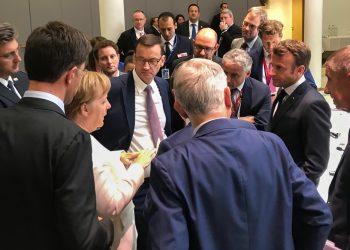 „Rozumiem frustrację opozycji”. Morawiecki odpowiada Schetynie