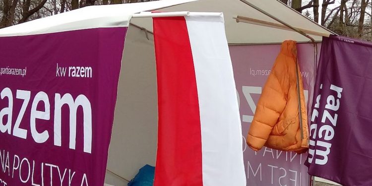 Razem odpowiada posłowi PiS. Partia nazwała go… bąbelkiem