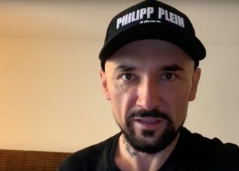 Vega naciskany, by przesunął premierę filmu „Polityka”