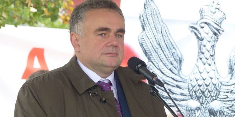 Sąd zakazał dystrybucji naklejek „Strefa wolna od LGBT”. „Gazeta Polska” będzie domagać się rekompensaty