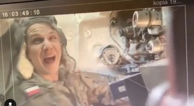 Vega publikuje kolejny fragment. Postać inspirowana Misiewiczem?