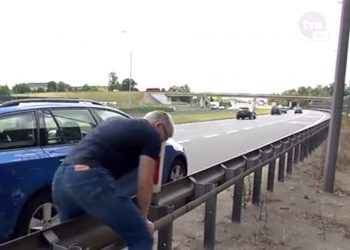 Wpadka reportera TVN? Nagranie wskazuje, że… wysiadł z samochodu na autostradzie [WIDEO]