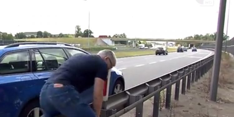Wpadka reportera TVN? Nagranie wskazuje, że… wysiadł z samochodu na autostradzie [WIDEO]