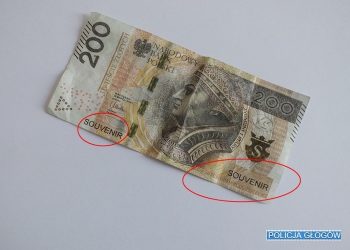 Oszuści płacą banknotami prezentowymi. Jest pierwsza ofiara
